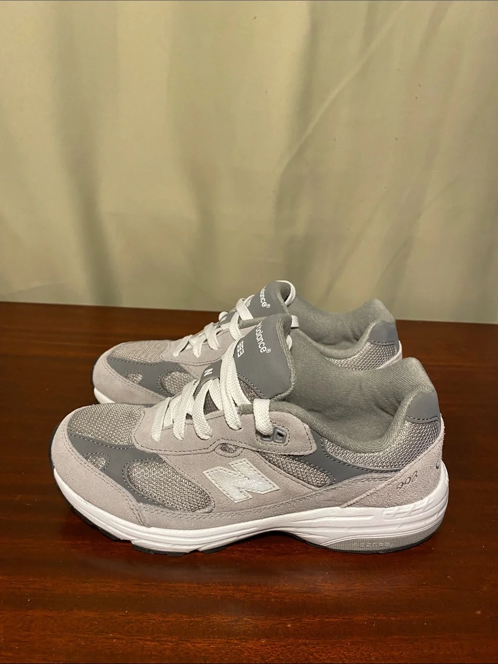 New Balance 993 Youth Grey Suede Running Shoes Size 4